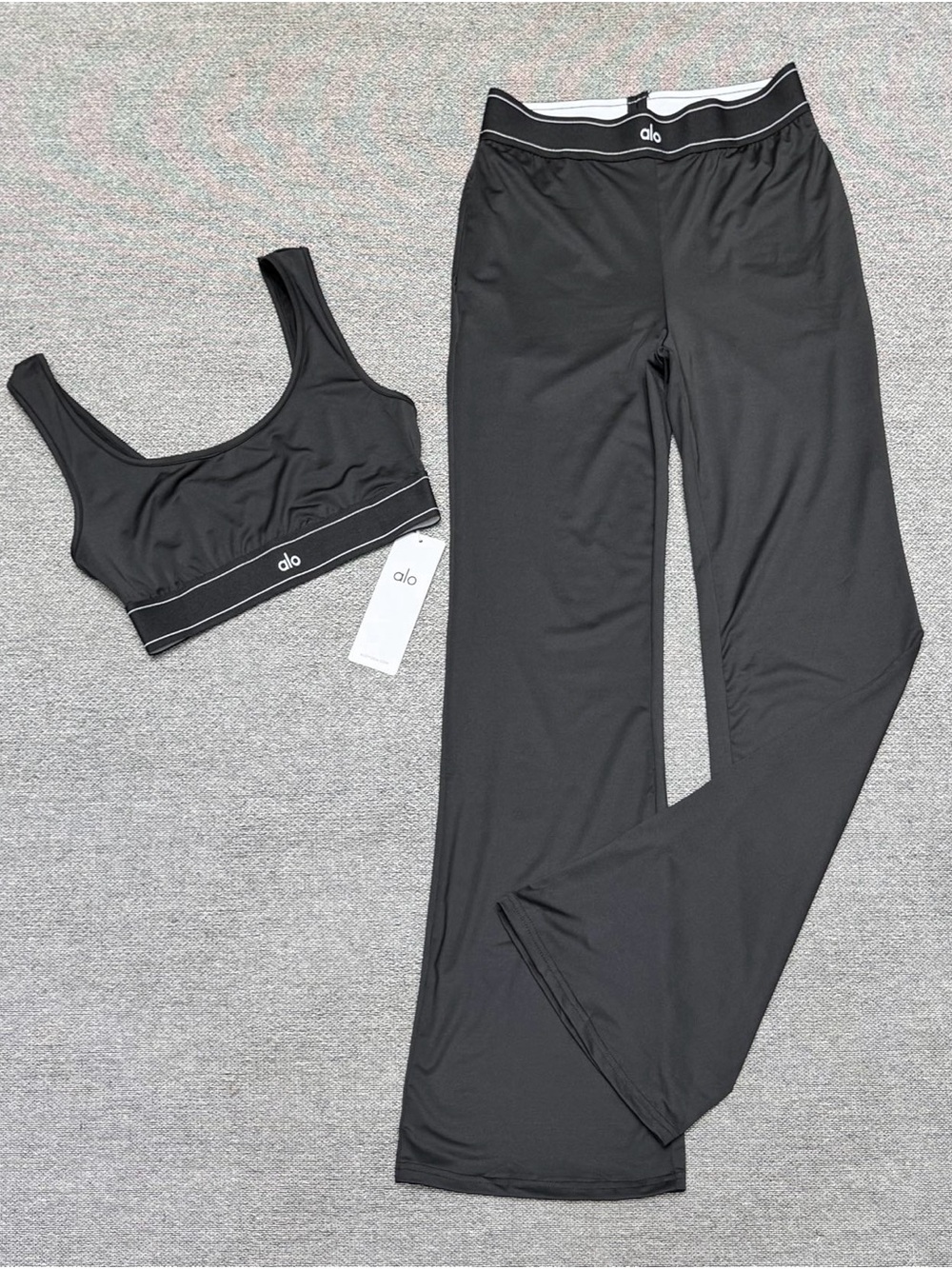 ALO Yoga Black Scoop Sports Bra with Branded Elastic Band